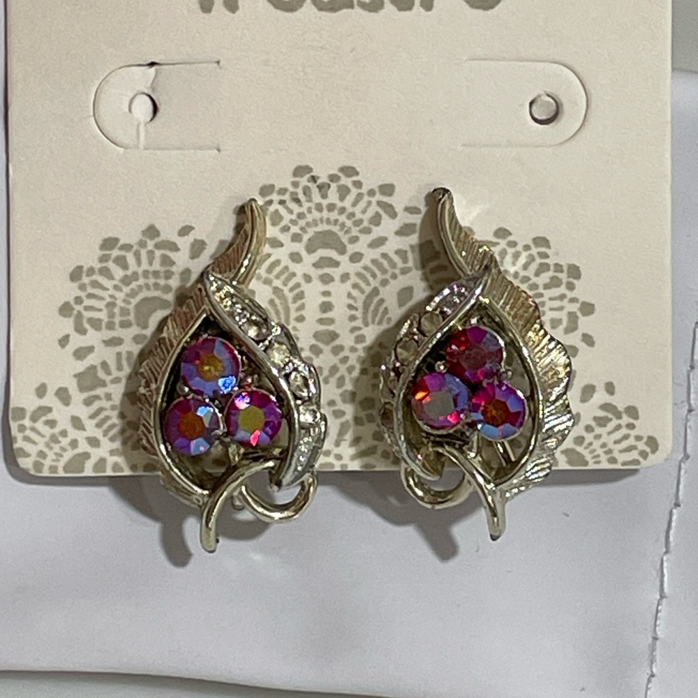 💙 2 for $12 Vintage clip on earrings silver w/ faux stones EUC